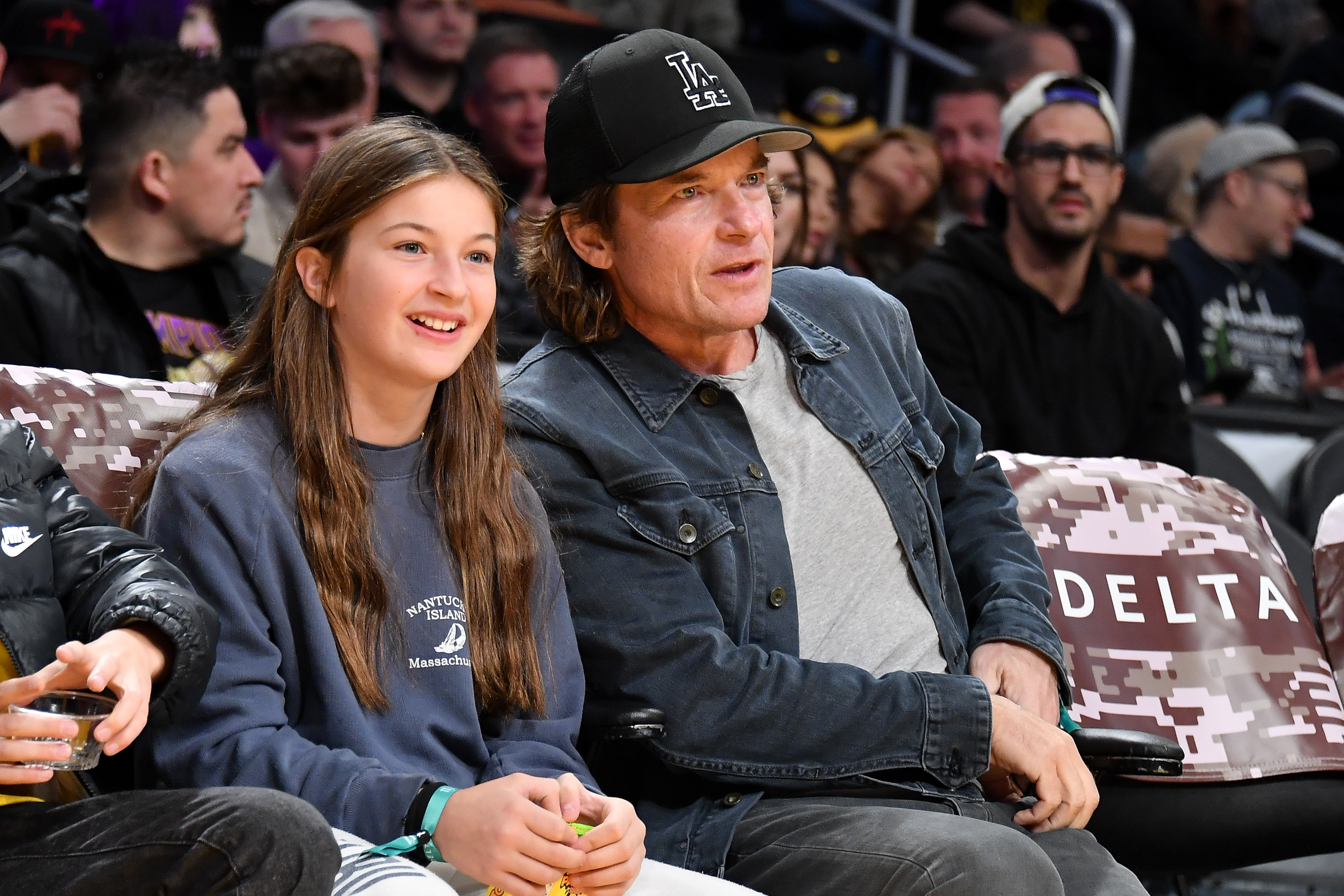 Jason Bateman and his daughter Francesca Nora attend a basketball game at Crypto.com Arena on November 19, 2023 | Source: Getty Images