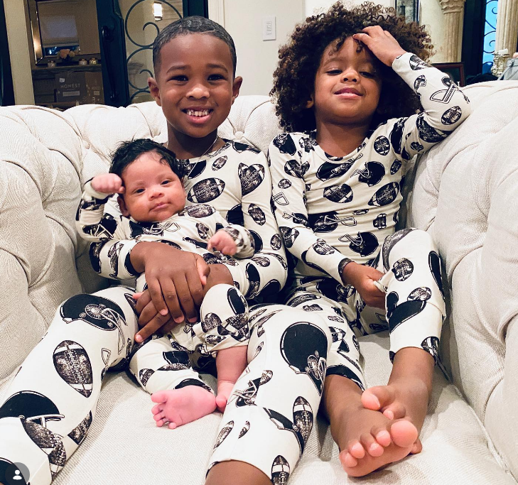 Future Zahir Wilburn, Sienna Wilson, and Win Wilson on a couch in pajamas on September 21, 2020 | Source: Instagram/ciara