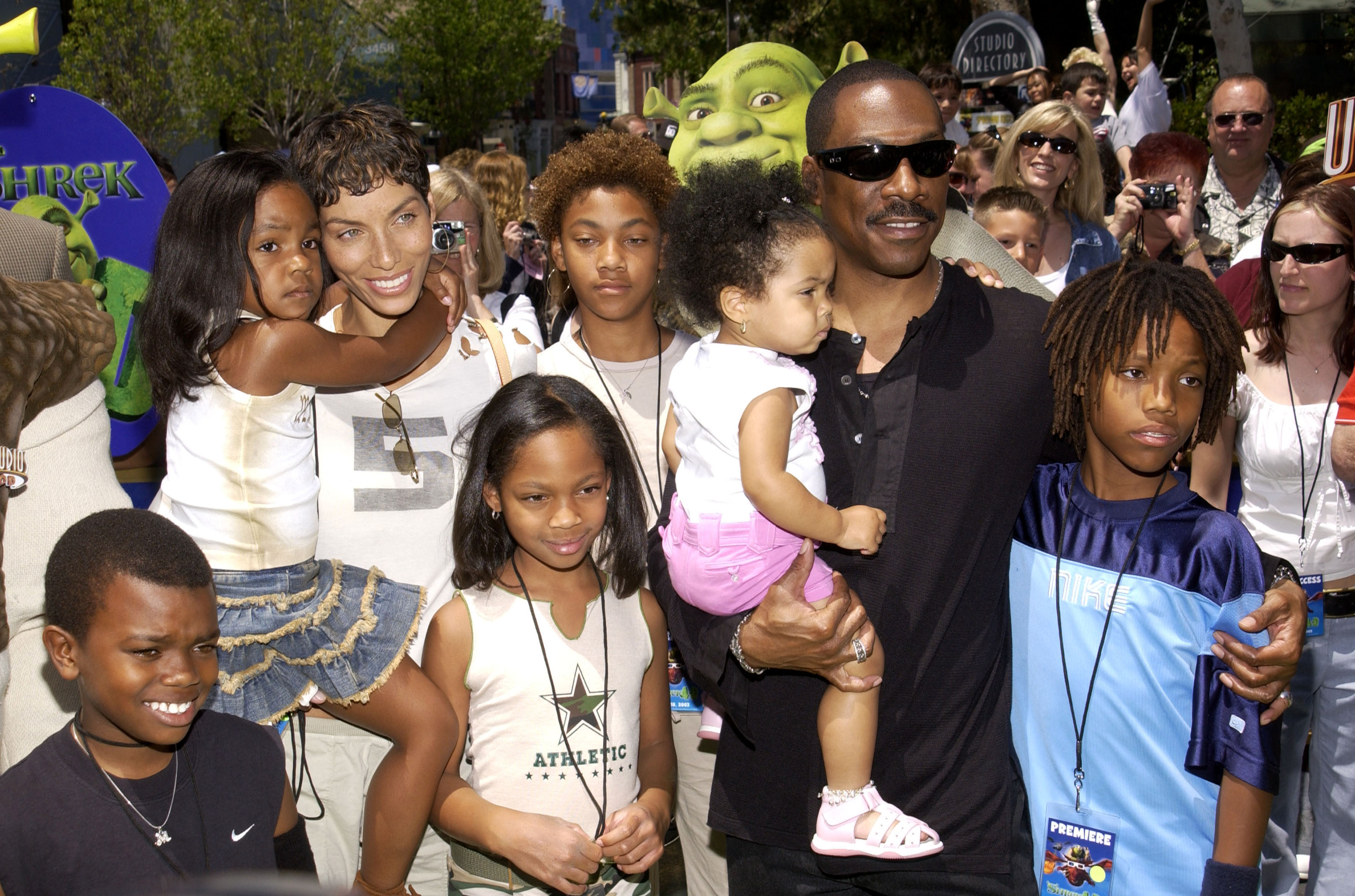 Eddie Murphy with his family at the premiere of the "Shrek" 4-D attraction at Universal Studios Hollywood on May 10, 2003 | Source: Getty Images