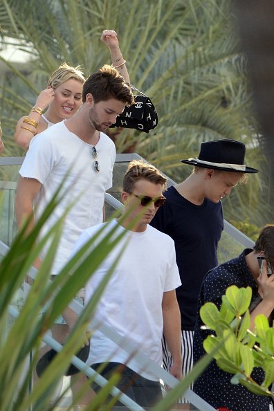Miley Cyrus and Cody Simpson are sighted at La Cote in the Fontainebleau Miami Beach Florida | Photo: Getty Images