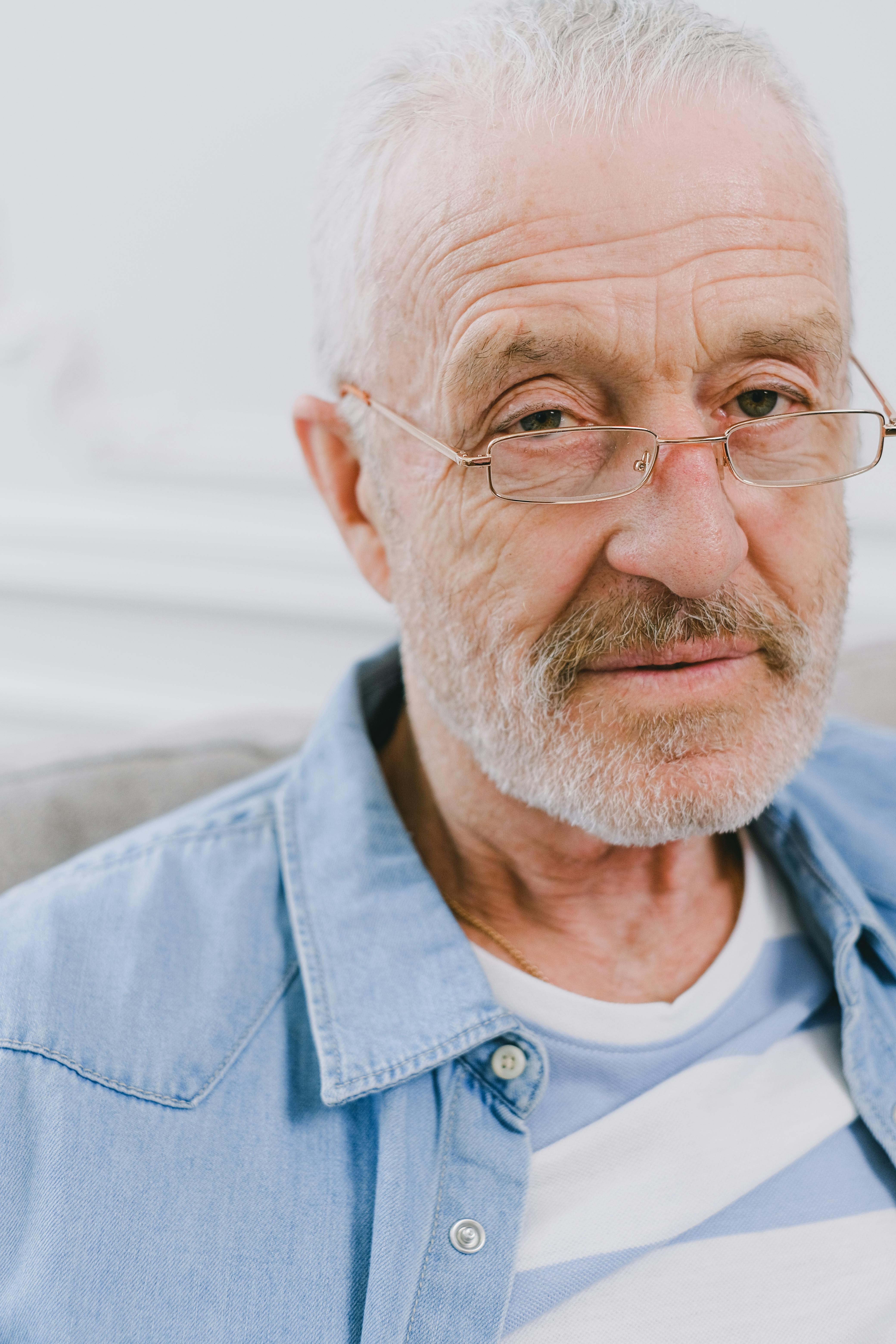 A man wearing glasses | Source: Pexels