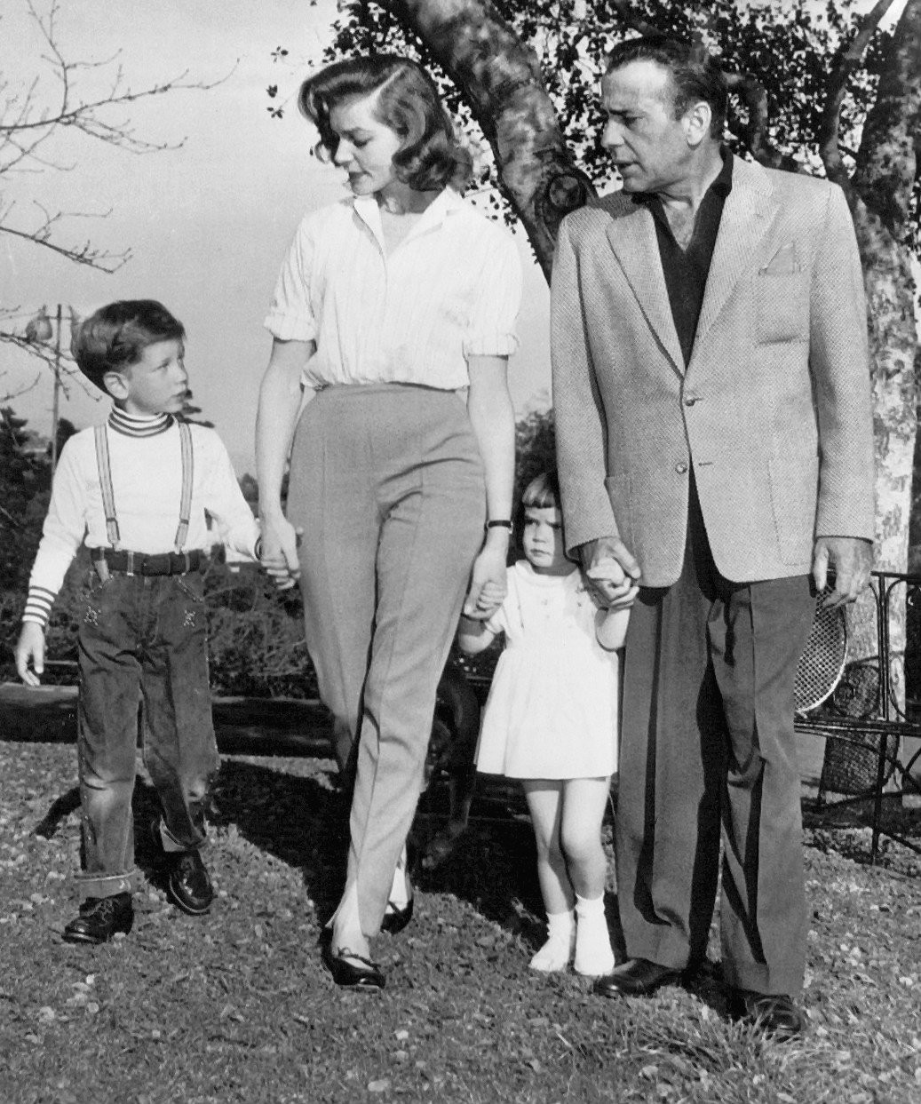 Photo of Humphrey Bogart and his family in April 1956. | Source: Wikimedia Commons