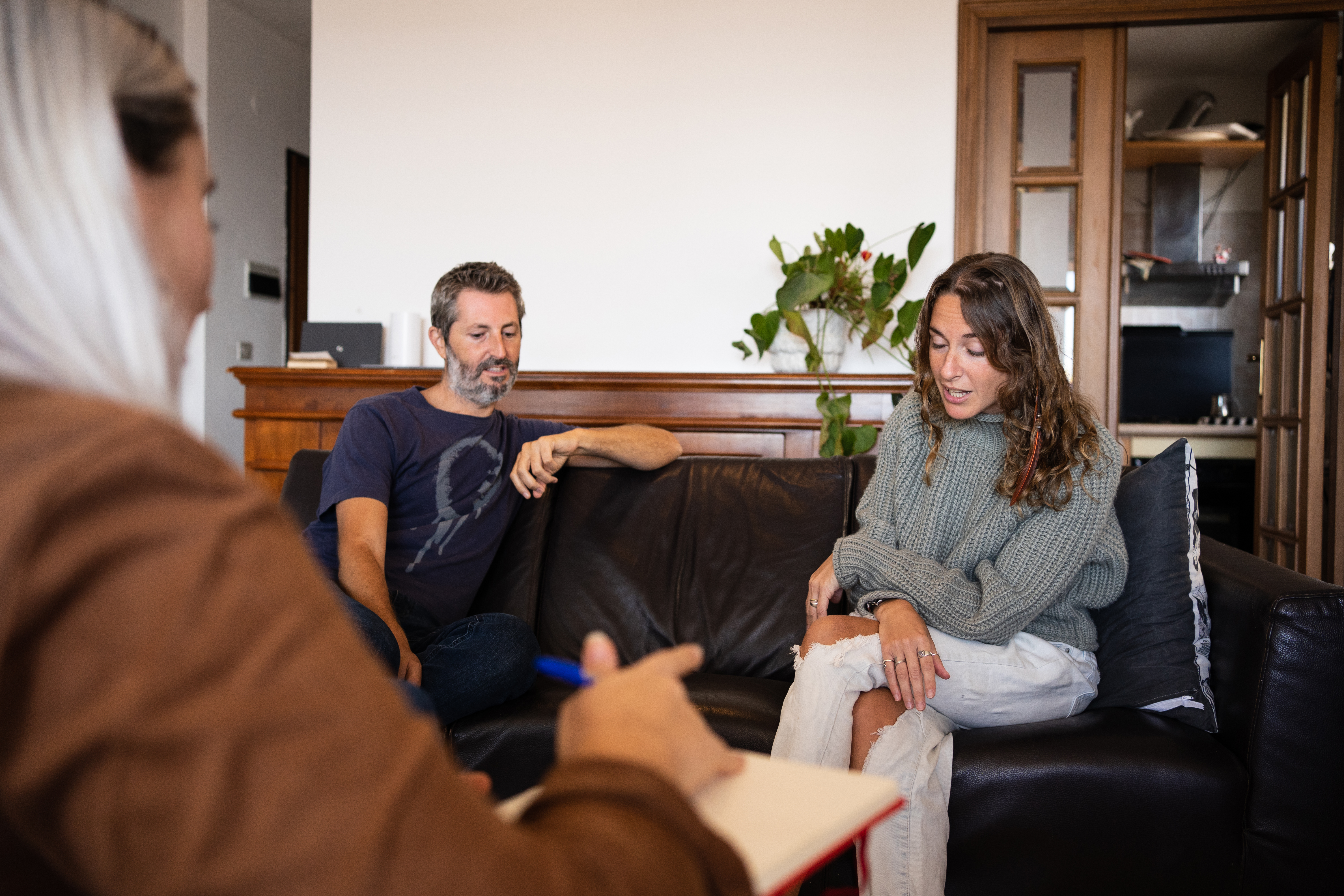 A couple talking to a therapist | Source: Getty Images