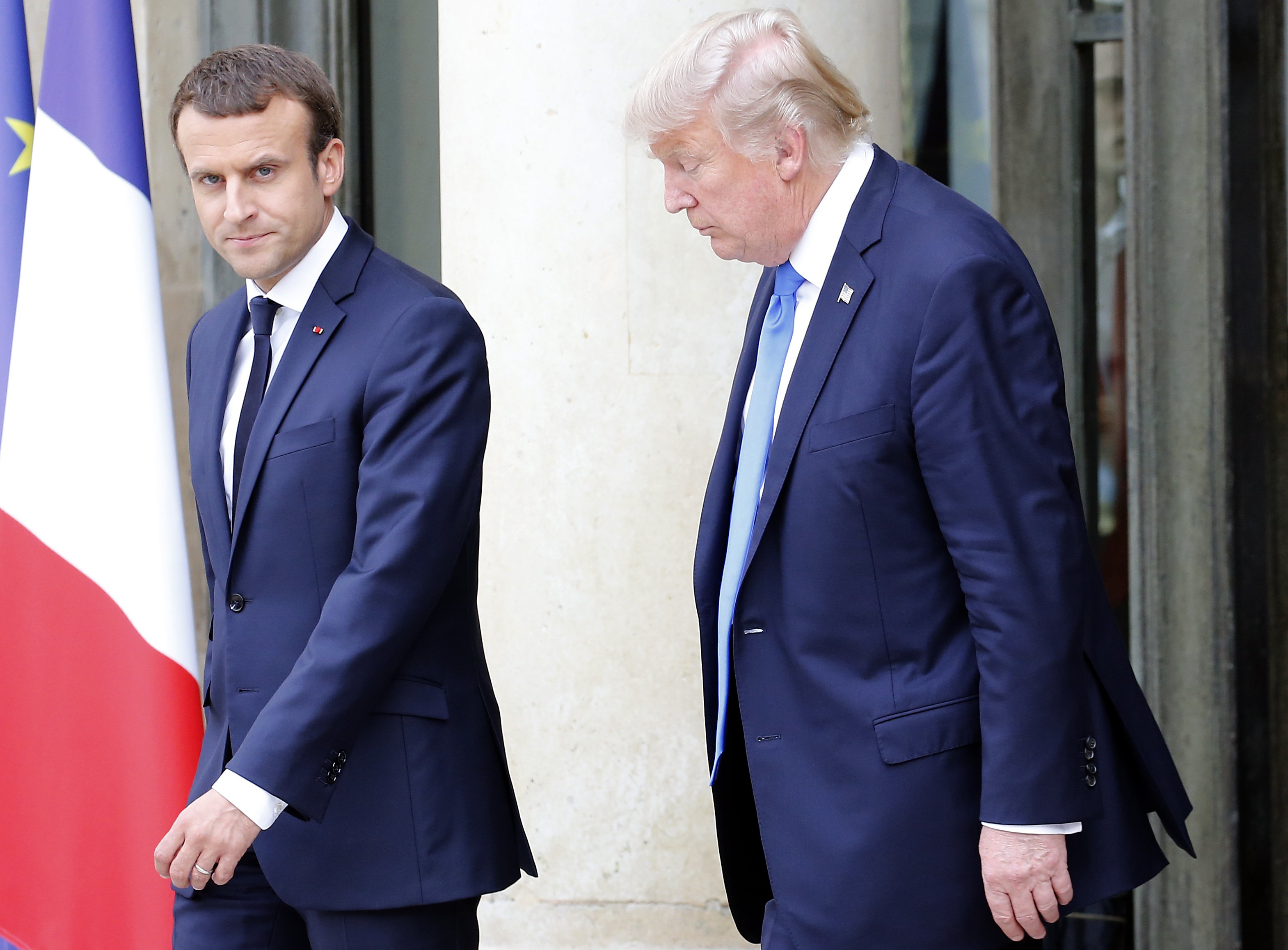 Emmanuel Macron reçoit le président américain Donald Trump au Palais de l'Élysée, le 13 juillet 2017 à Paris, France. | Photo : Getty Images Emmanuel Macron reçoit le président américain Donald Trump au Palais de l'Élysée, le 13 juillet 2017 à Paris, France. | Photo : Getty Images