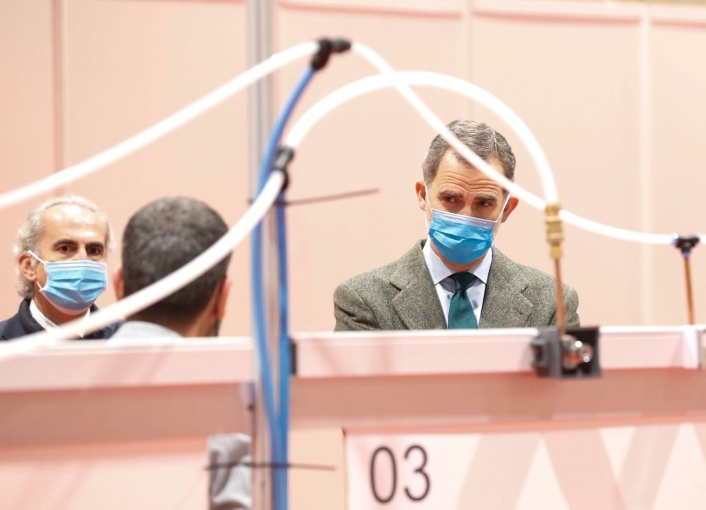 El recorrido del rey Felipe de España al hospital de emergencia en Ifema el 26 de marzo de 2020 en Madrid, España. | Foto: Getty Images El recorrido del rey Felipe de España al hospital de emergencia en Ifema el 26 de marzo de 2020 en Madrid, España. | Foto: Getty Images