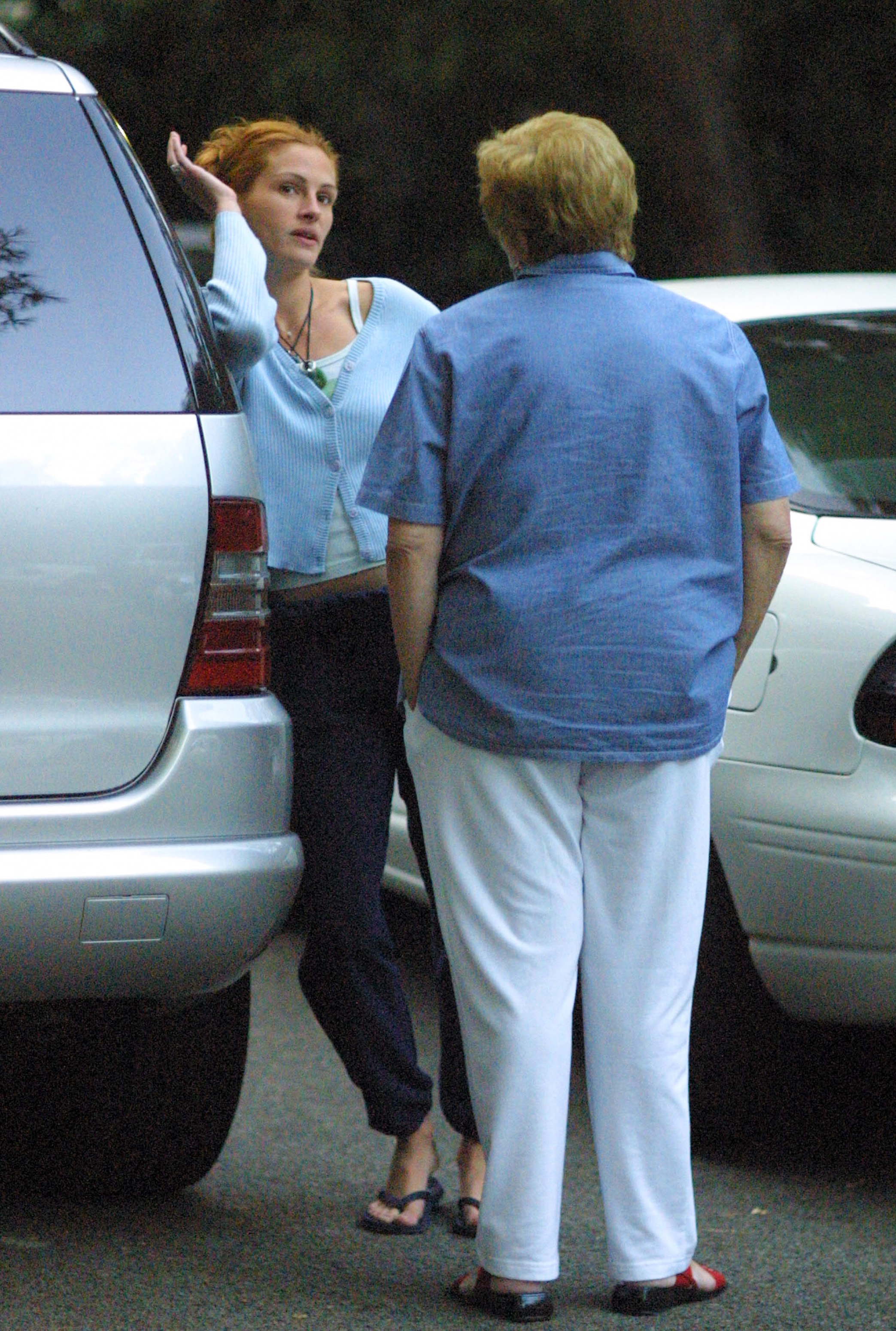 Julia Roberts was spotted with her mother, Betty Lou Bredemus on August 23, 2001, in Los Angeles, California. | Source: Getty Images