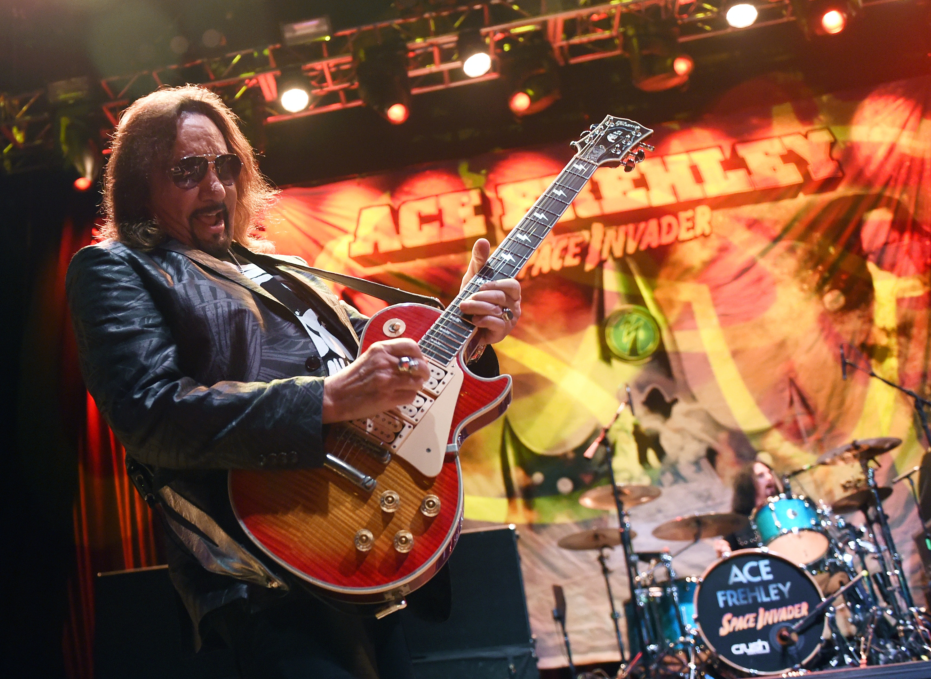 Ace Frehley performs at Brooklyn Bowl Las Vegas on March 6, 2016 | Source: Getty Images