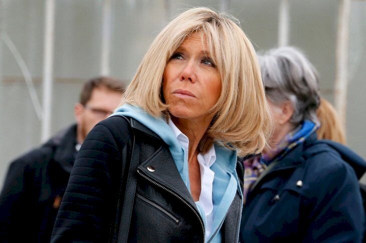 Brigitte Macron le regard en l'air . | Photo : Getty Images Brigitte Macron le regard en l'air . | Photo : Getty Images