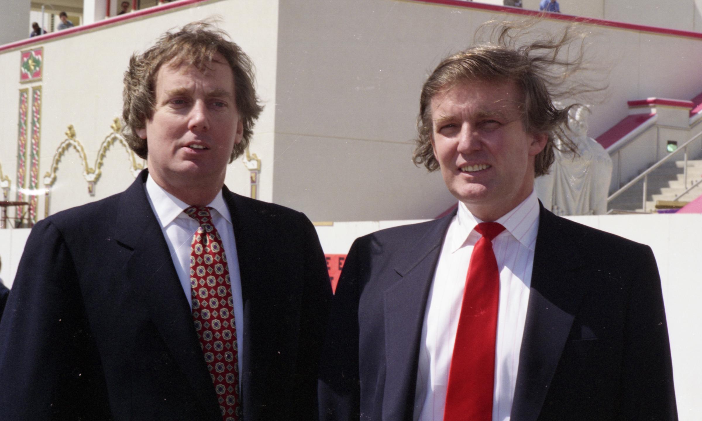 Robert Trump with his brother Donald Trump on March 27, 1990 | Source: Getty Images