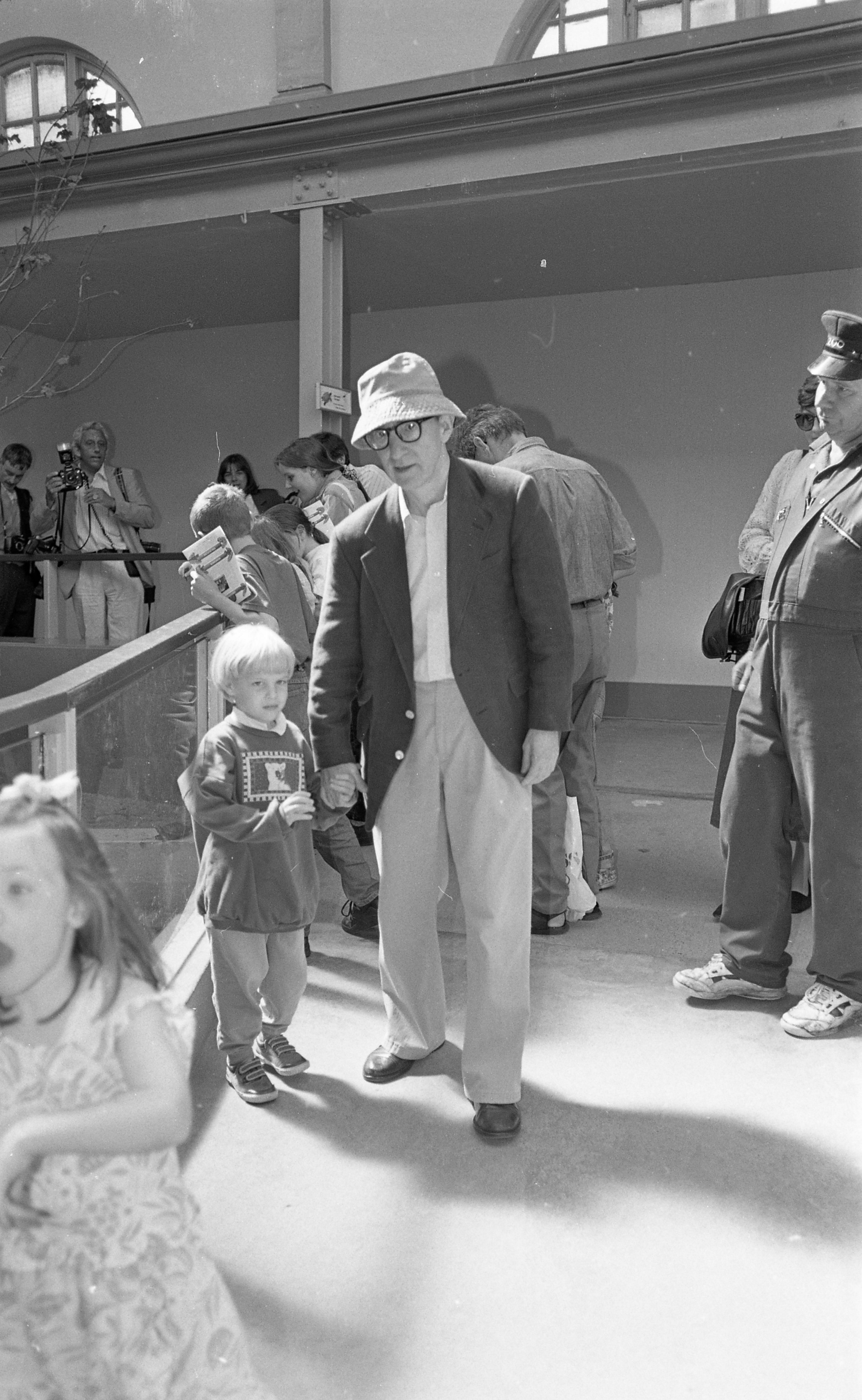 Woody Allen with his son Ronan Farrow at Dublin Zoo, circa August 1993 | Source: Getty Images