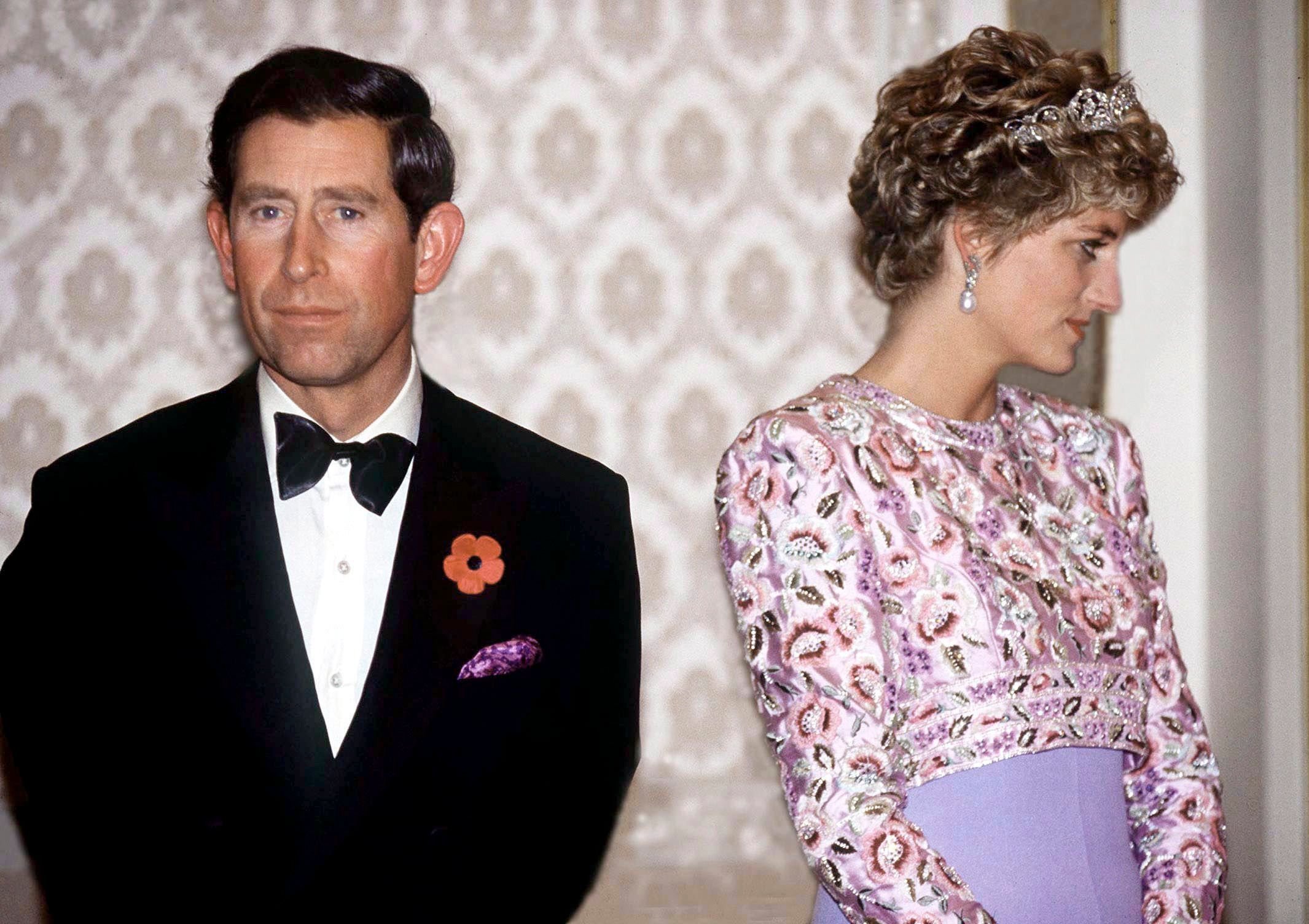Prinz Charles und Prinzessin Diana auf ihrer letzten gemeinsamen offiziellen Reise - Ein Besuch in der Republik Korea. Sie nahmen an einem Präsidentenbankett im Blauen Haus in Seoul teil. | Quelle: Getty Images