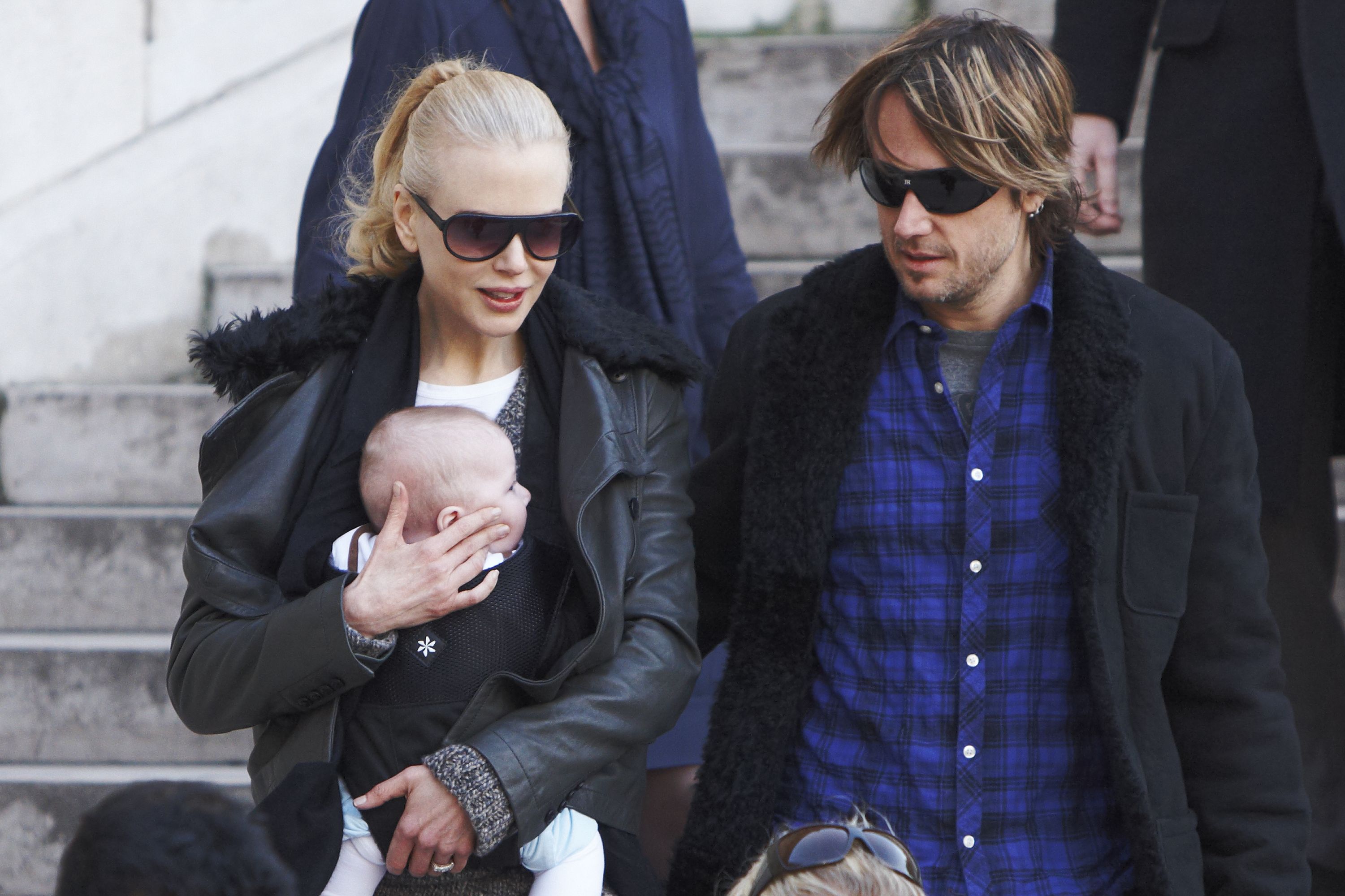 Keith Urban, Nicole Kidman and their baby on December 2, 2008, in Paris, France. | Source: Getty Images