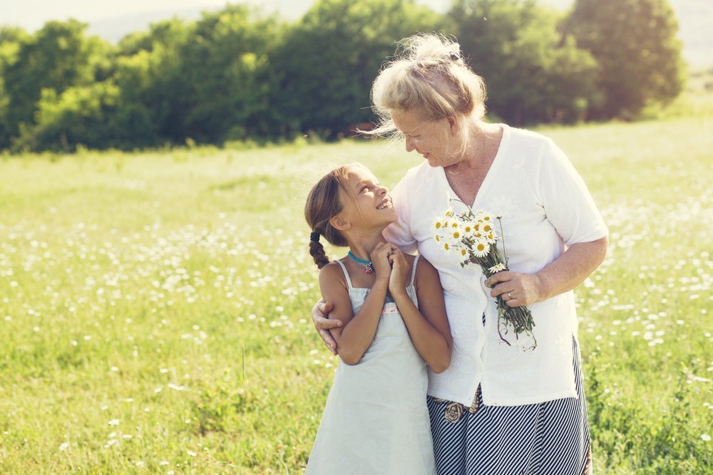 What are the questions you would like to ask your grandmother when you still have her | Photo: Shutterstock