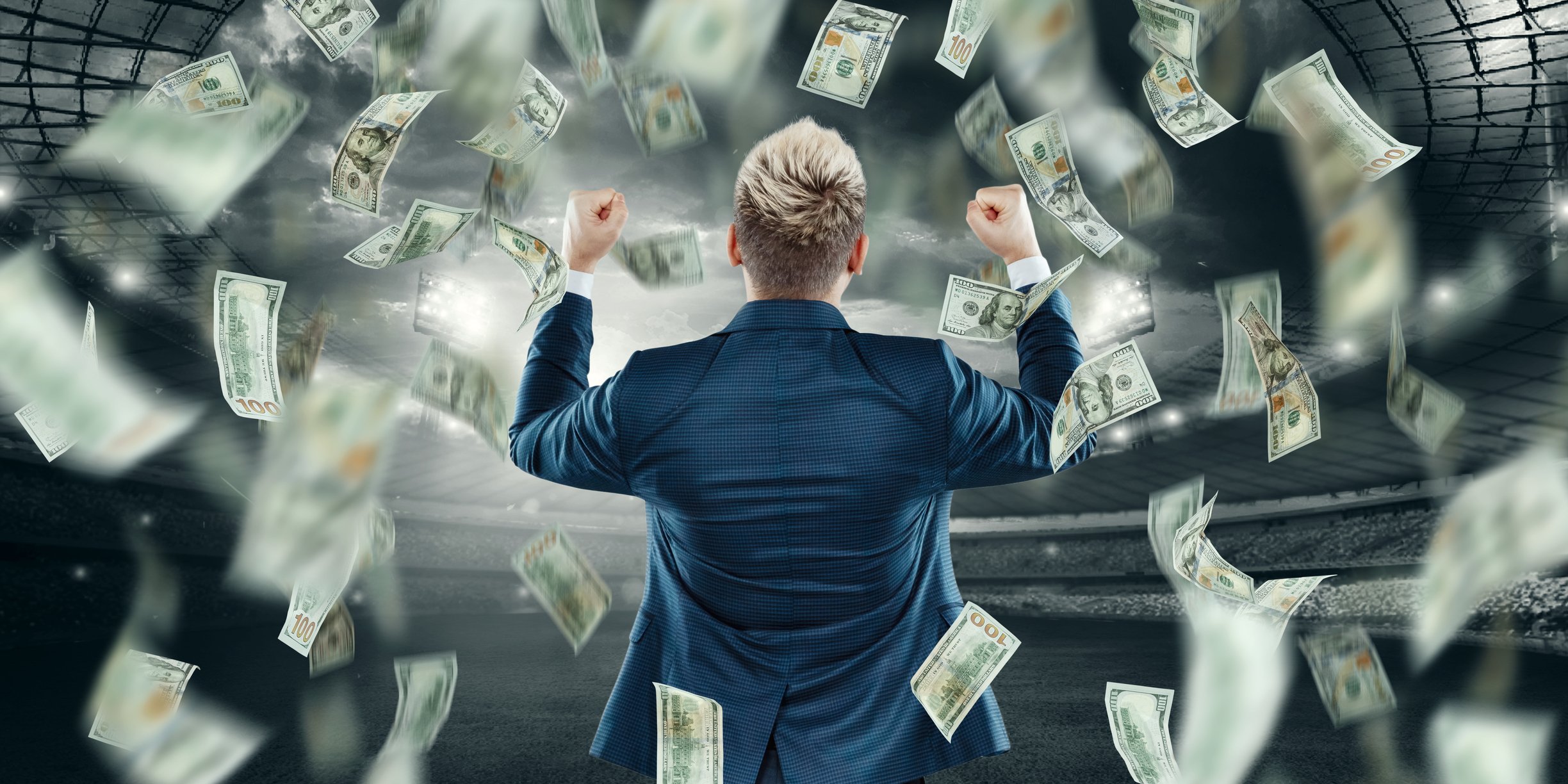 Der Mann freut sich über die fallenden Dollars vom Himmel | Quelle: Getty Images
