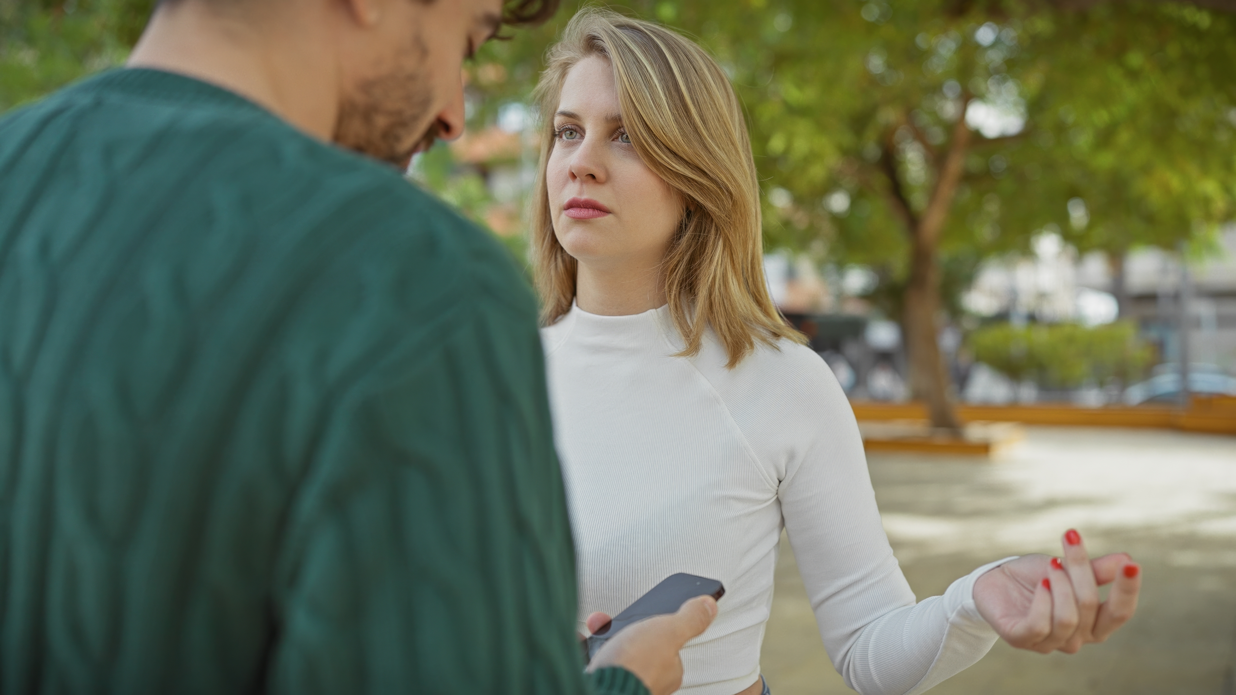 Woman having an intense conversation with a man | Source: Shutterstock