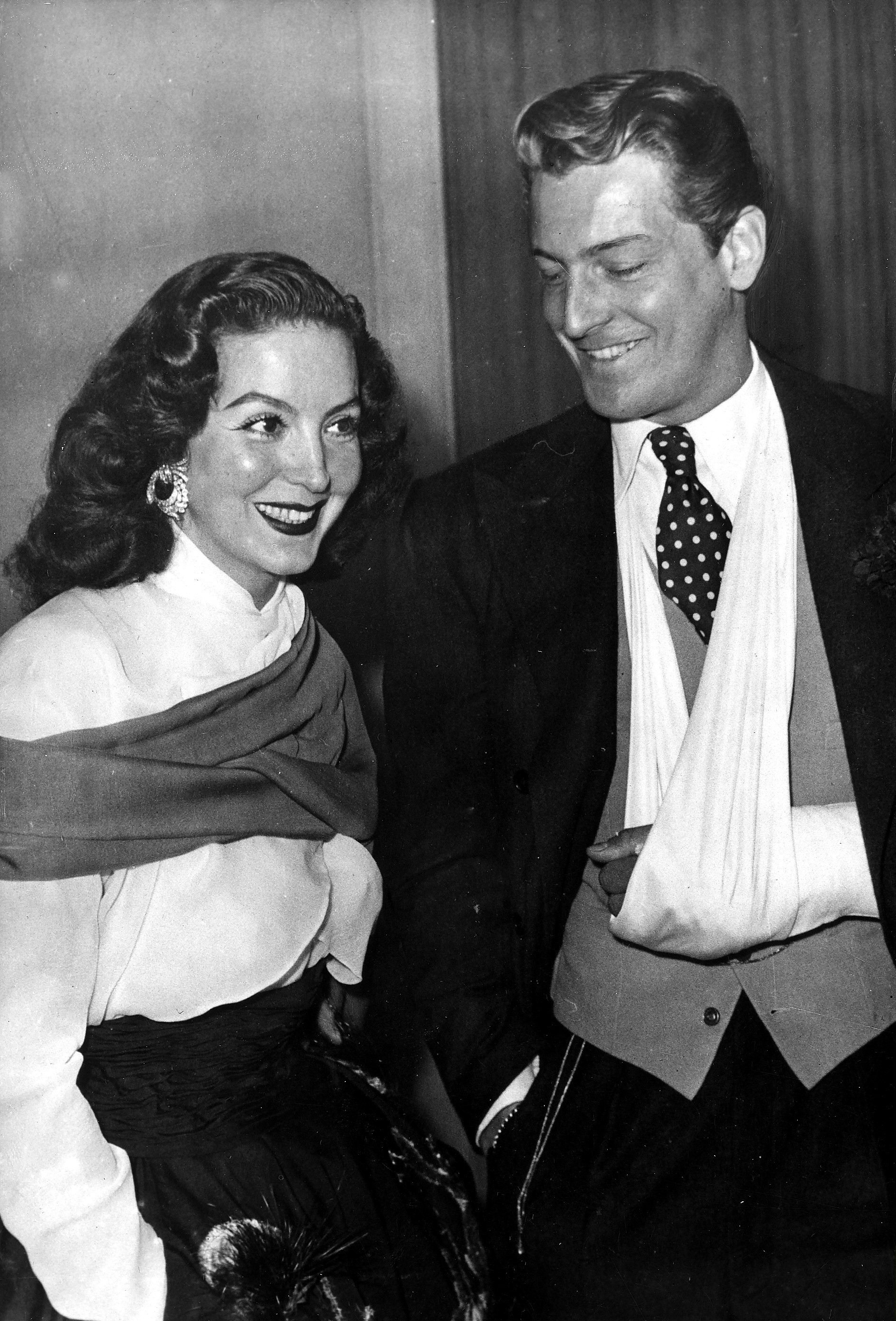 La cantante, bailarina y actriz mexicana María Félix junto al actor argentino Carlos Thompson en 1956. | Foto: Getty Images