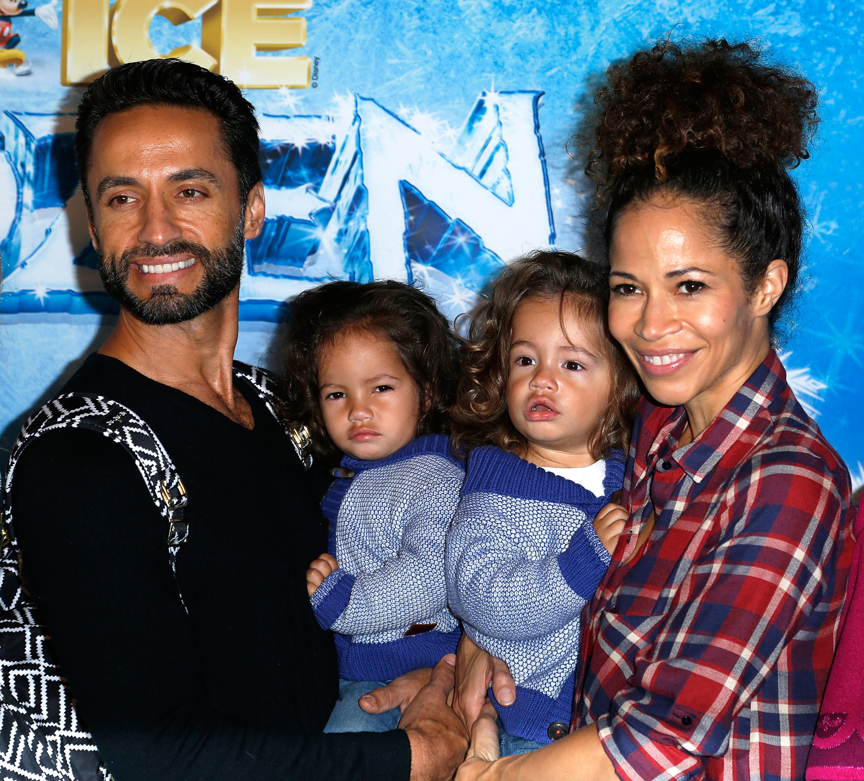 Sherri Saum and Kamar de los Reyes, with sons John and Michael, arrive at the premiere of Disney On Ice's "Frozen" at Staples Center in Los Angeles, California on December 10, 2015. | Source: Getty Images