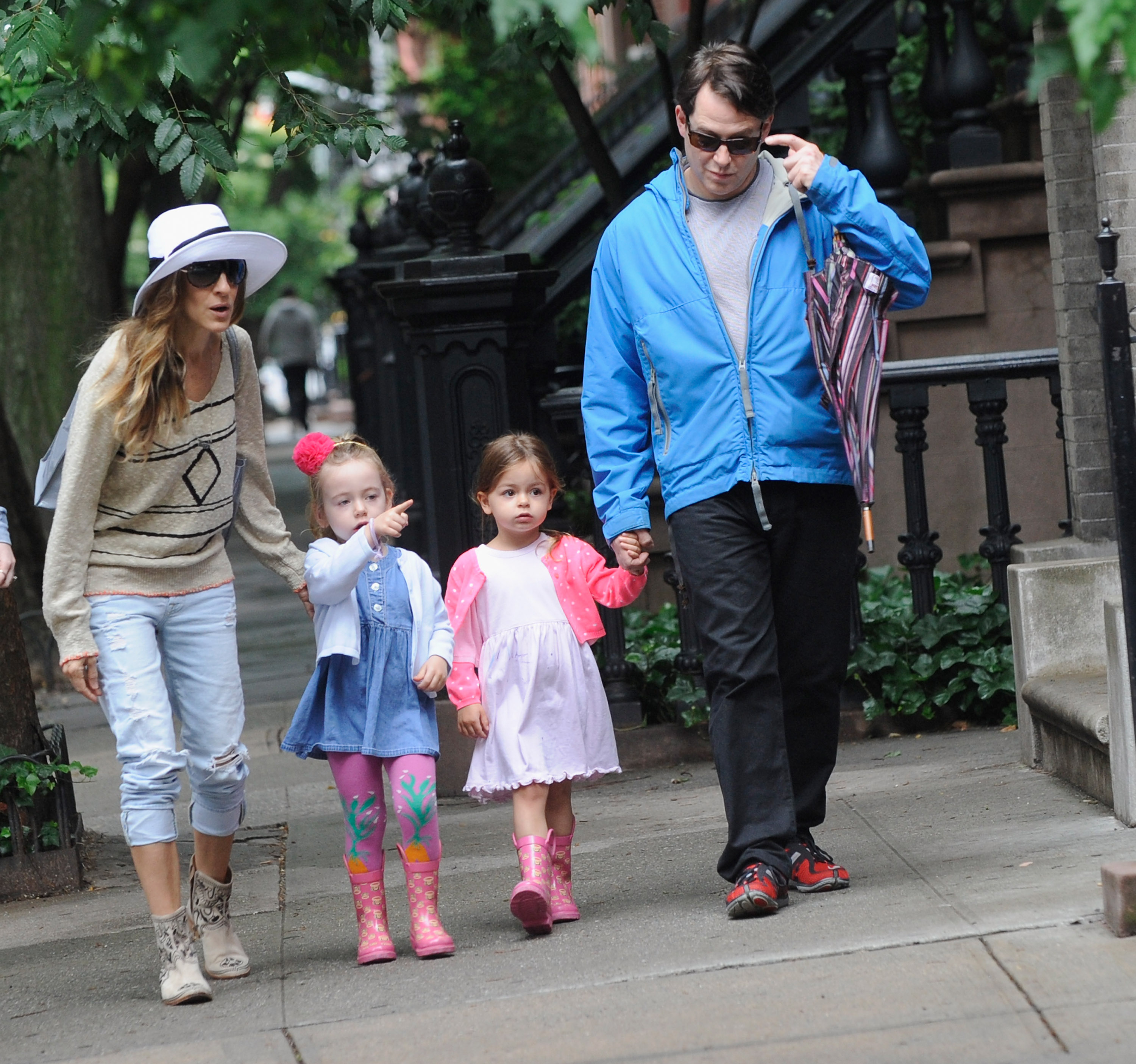 Sarah Jessica Parker, Matthew Broderick, Marion Broderick, and Tabitha Hodge Broderick in New York City on June 13, 2013 | Source: Getty Images