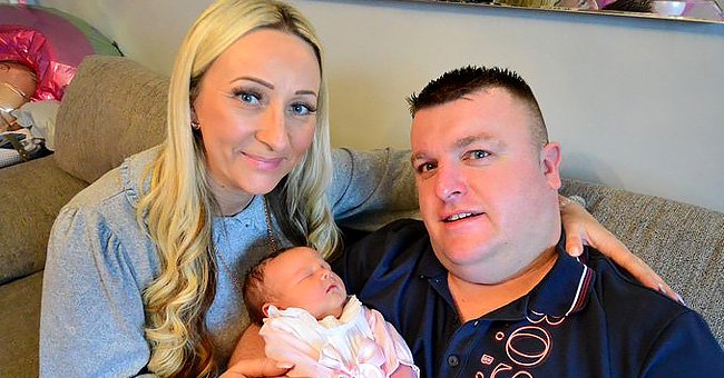 Gina McGuinness, 37, and her partner Simon Crowe and their little baby, Lola Mae Crowe| Photo: twitter.com/HPoolMail   facebook.com/gina.mcguinness