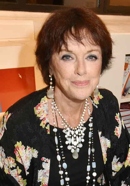 Anny Duperey assiste à l'exposition de photos Anny Duperey et signature de livres à la Galerie Voz à Paris le 7 novembre 2018 à Paris, France. | Photo : Getty Images Anny Duperey assiste à l'exposition de photos Anny Duperey et signature de livres à la Galerie Voz à Paris le 7 novembre 2018 à Paris, France. | Photo : Getty Images