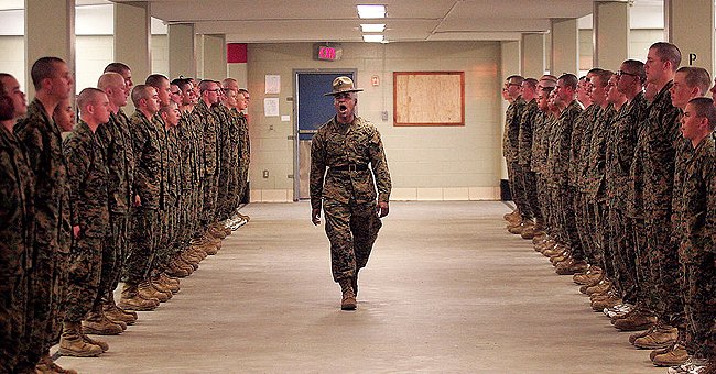 Photo of military men during a drill. | Photo: Getty Images