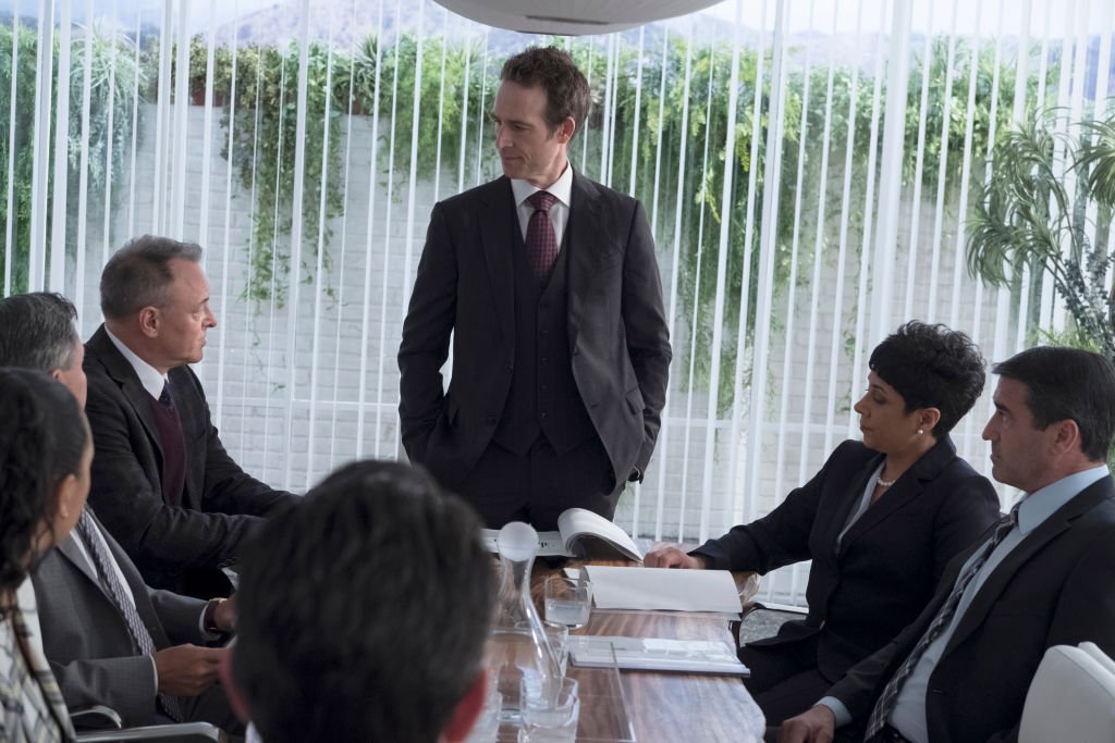 L'acteur Michael Vartan sur le tournage de "The Arrangement" | Photo : Getty Images