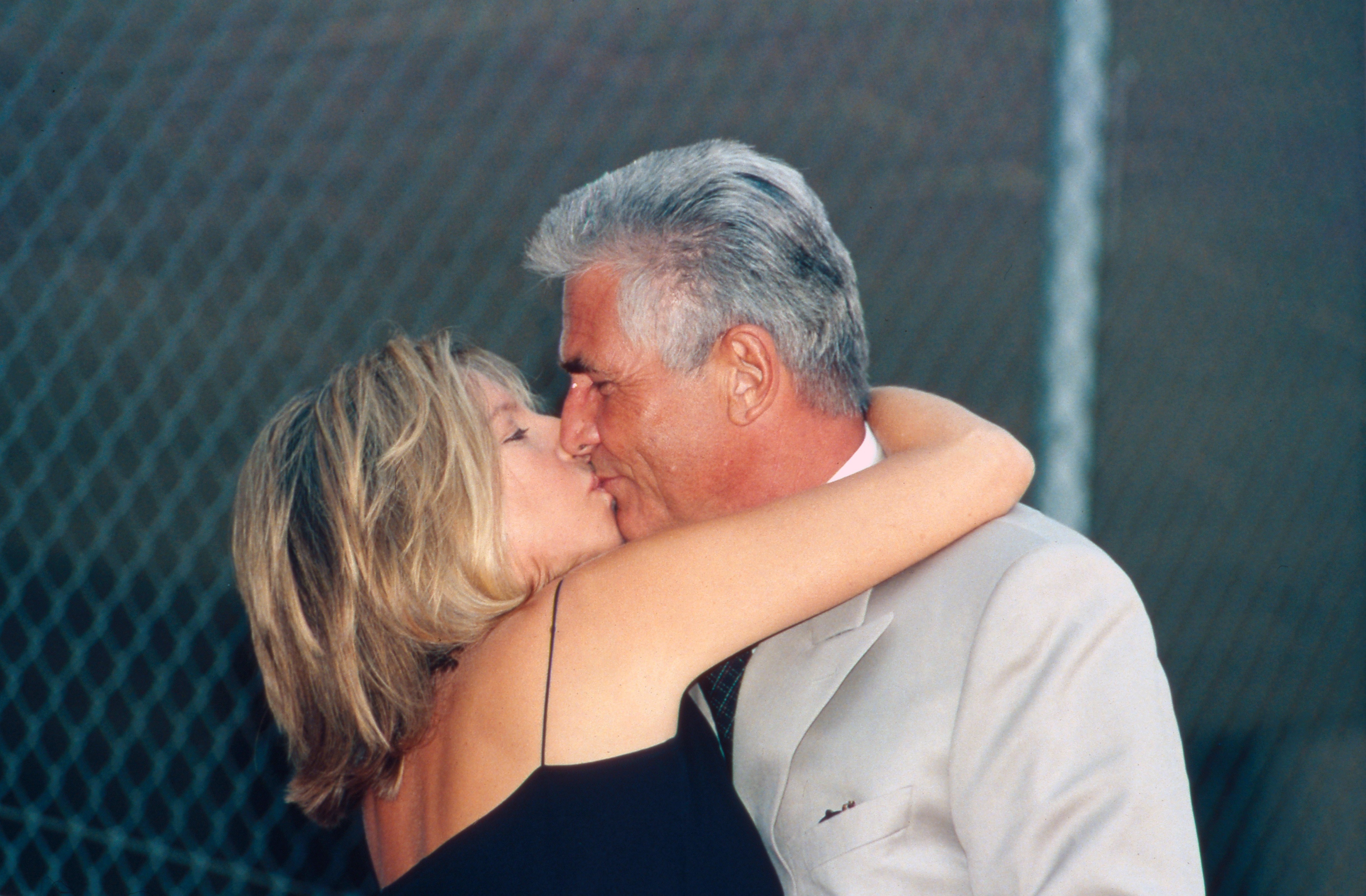 Barbra Streisand and James Brolin in Los Angeles, California, in 1998 | Source: Getty Images