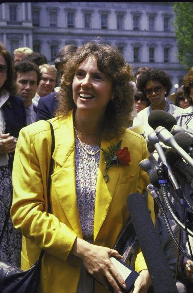 Christa McAuliffe talking to press, circa 1985.| Photo: Getty Images  