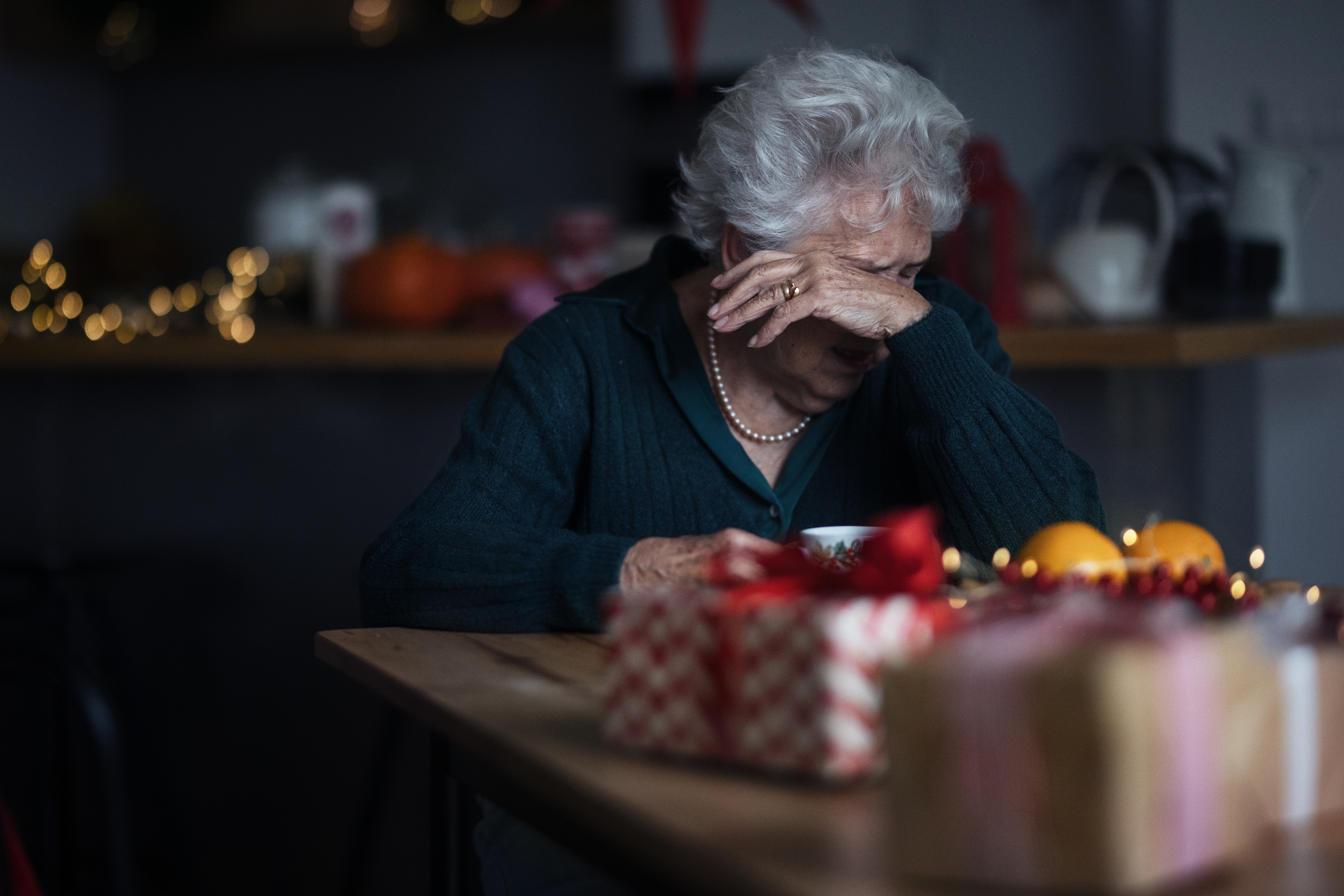 An unhappy senior woman sitting alone and crying | Source: Shutterstock