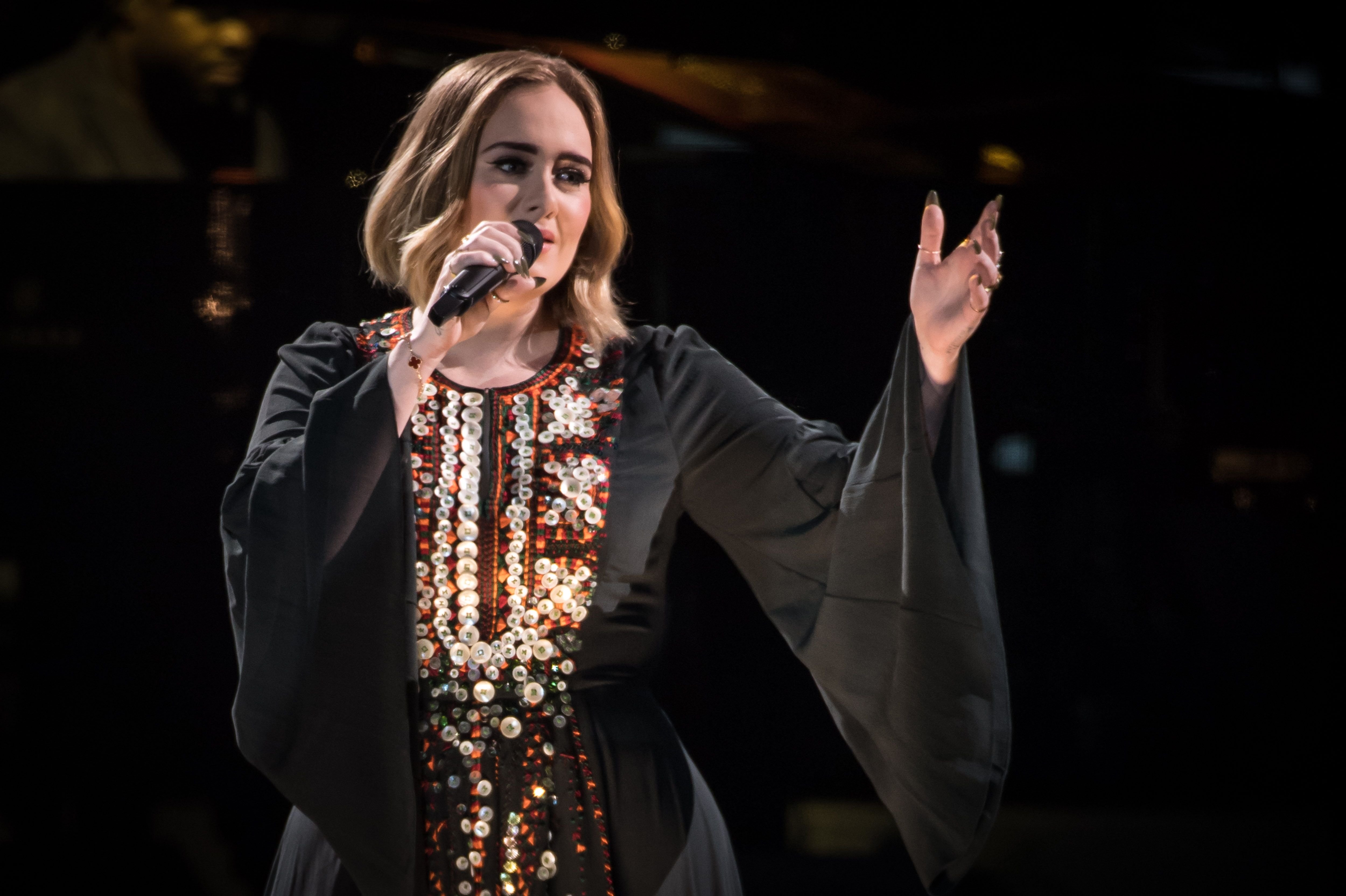 Adele performs on The Pyramid Stage at the Glastonbury Festival on June 25, 2016, in Glastonbury, England | Photo: Ian Gavan/Getty Images