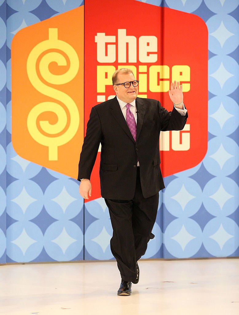 Drew Carey during the 100th episode of "The Price is Right" filmed in Los Angeles, California on February 5, 2008 | Photo: Getty Images