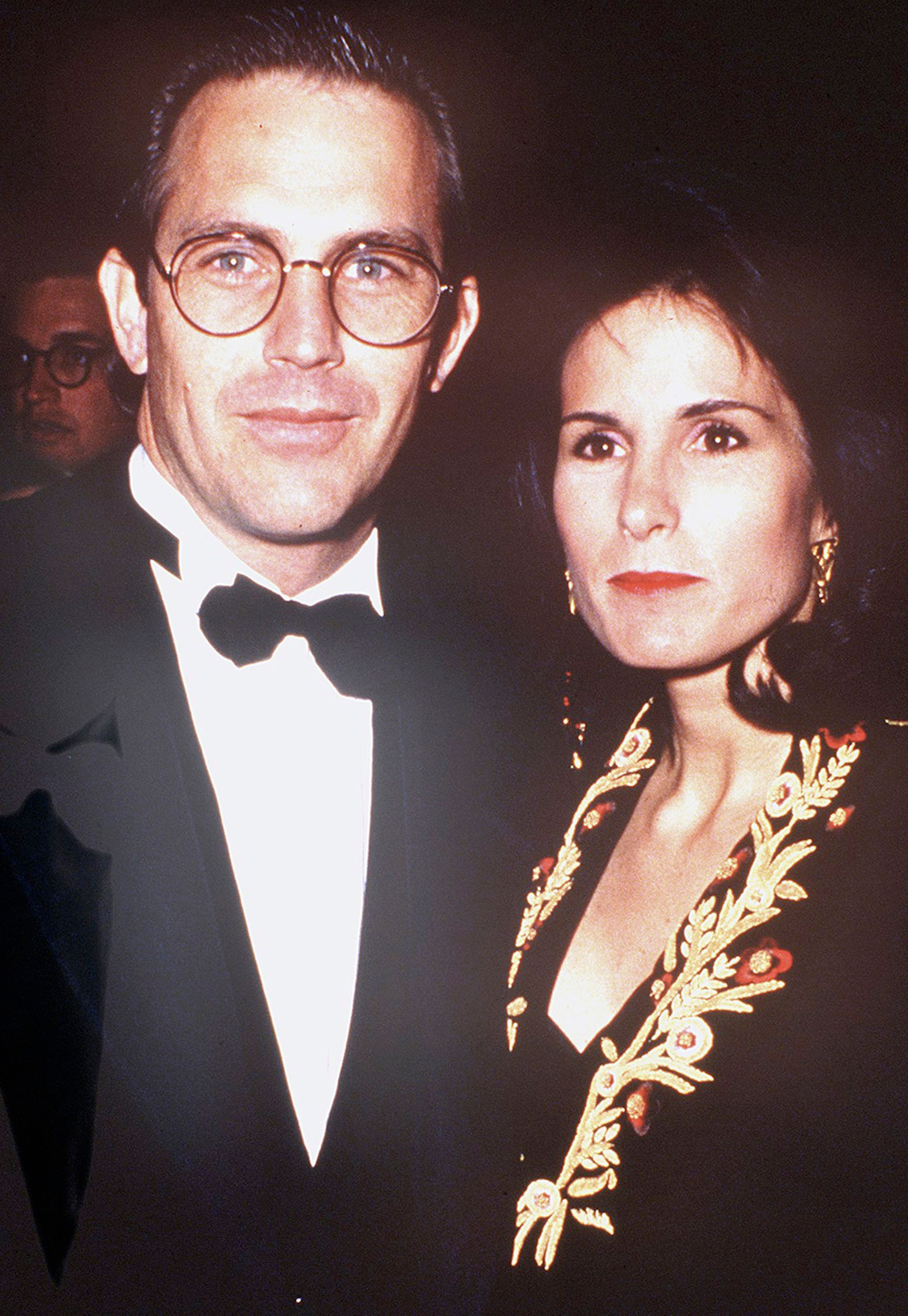 Cindy Costner and Kevin Costner at the 'Dances With Wolves' Los Angeles Premiere, November 1990. | Source: Getty Images