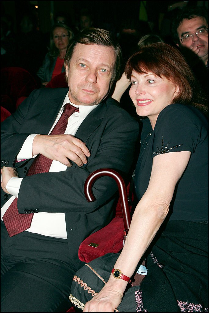 Jacques Spiesser et sa femme Martine invités chez Francis Huster dans "Mémoires D'Un Tricheur" Au Théâtre Des Mathurins. | Photo : Getty Images
