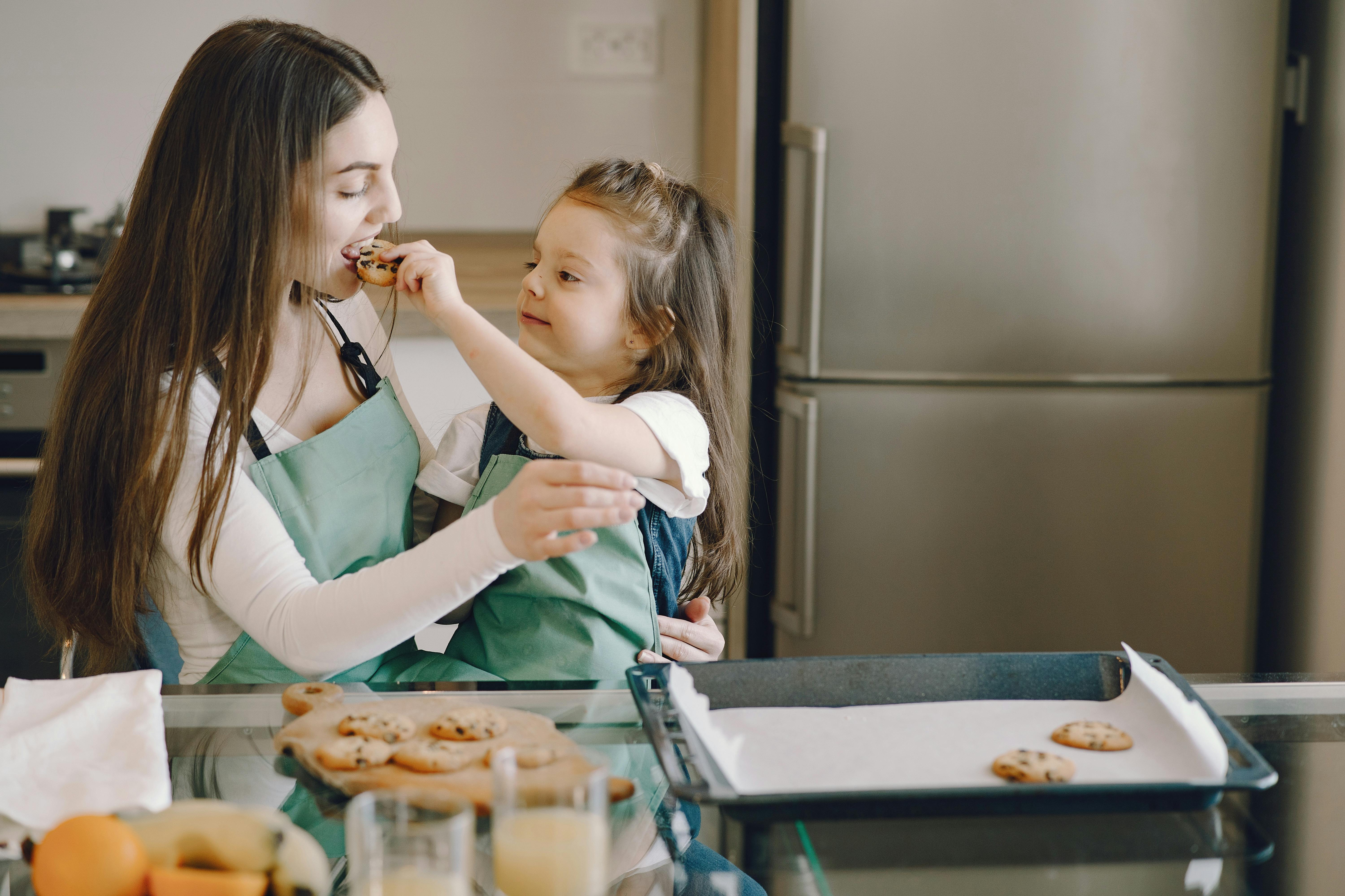 Mother and daughter bonding over cookies | Source: Pexels