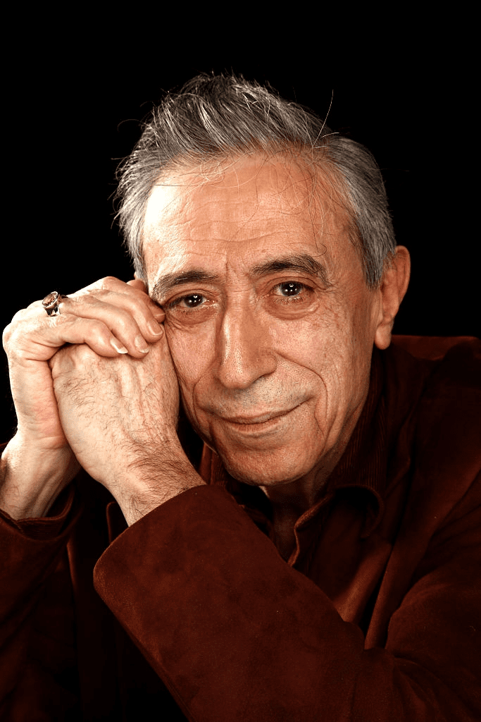 Luis Rego sur le tournage de l'émission "Esprits Libres". | Photo : Getty Images