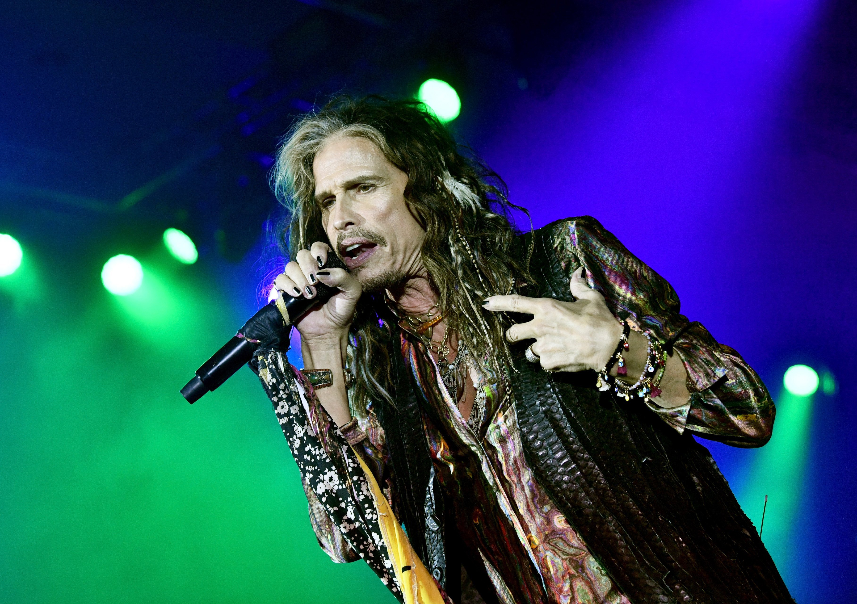 Steven Tyler performs onstage at Celebrity Fight Night XXIV on March 10, 2018 | Photo: GettyImages