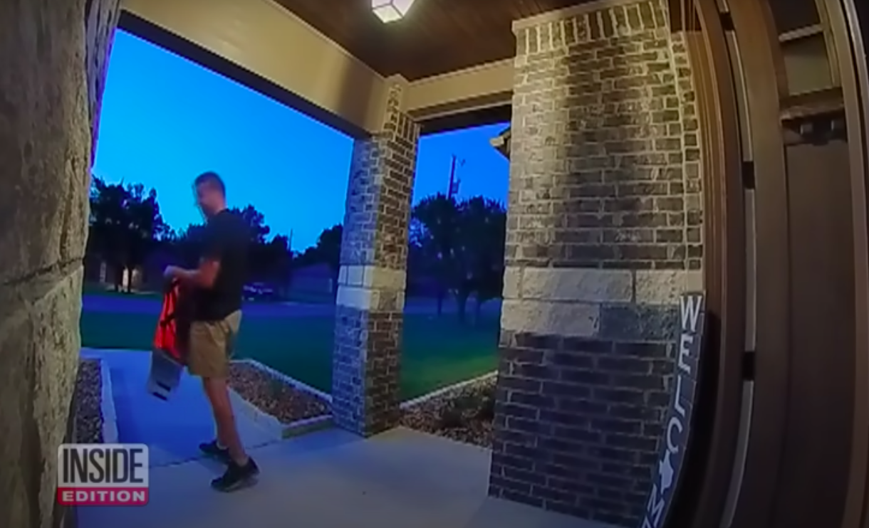 A screenshot of the DoorDash delivery man leaving Purciful's home and hurling profanity at her | Source: YouTube.com/Inside Edition