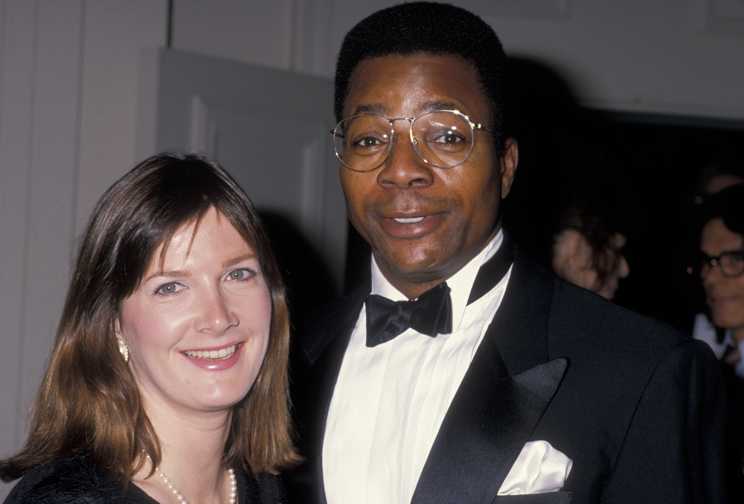 Actor Carl Weathers and wife Rhona Unsell attending 42nd Annual Writer's Guild of America Awards on March 18, 1990 at the Beverly Hilton Hotel in Beverly Hills, California | Source: Getty Images