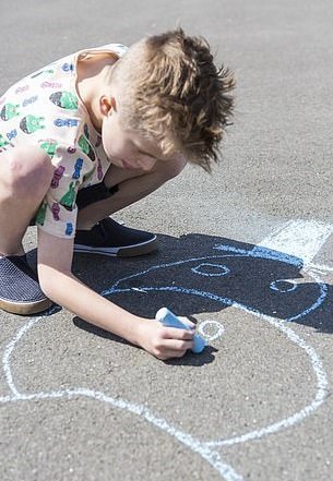 Jack Wilkinson drawing with a chalk stick | Source: Daily Mail