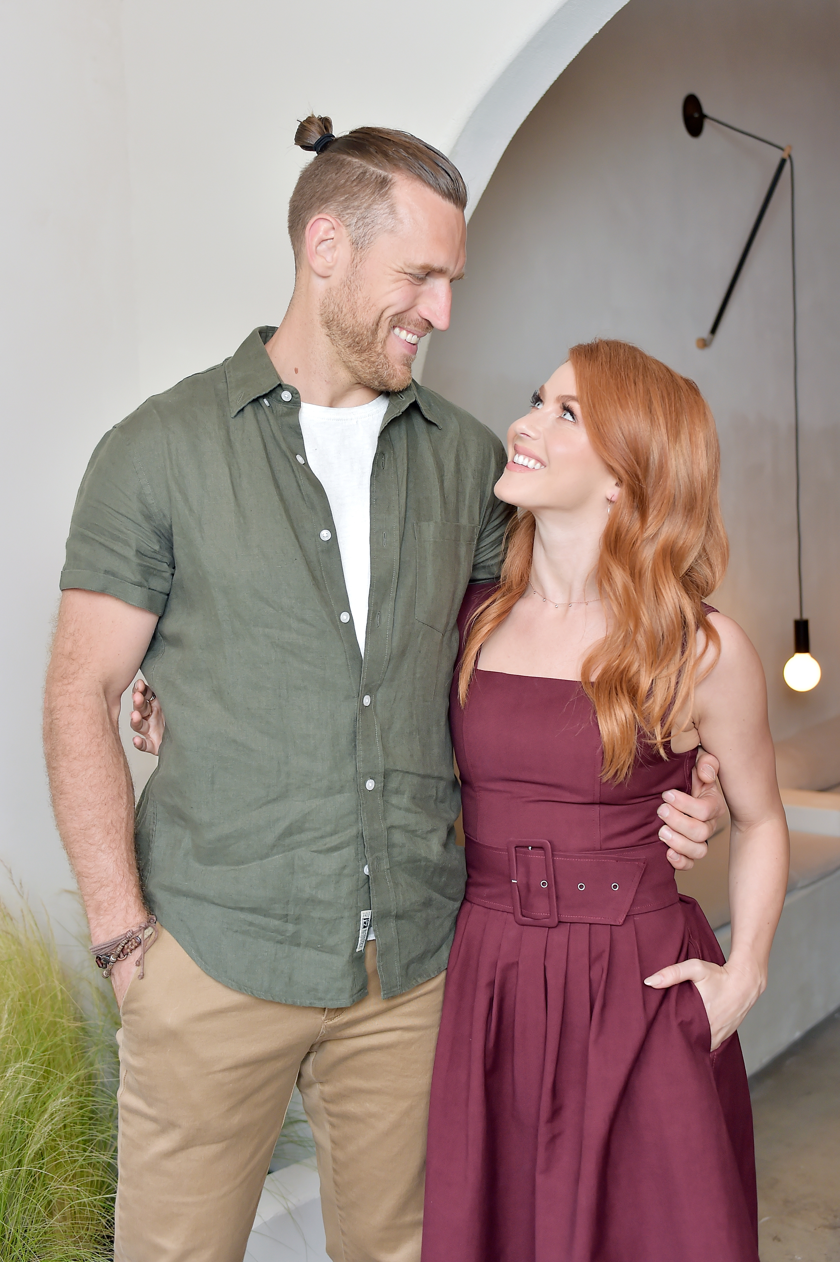 Brooks Laich and Julianne Hough attend an evening at AMANU to benefit LOVE UNITED in West Hollywood, California, on May 10, 2018 | Source: Getty Images