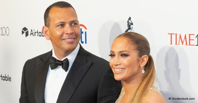 Alex Rodriguez shows his appreciation for J.Lo's booty shaking skills at the MTV VMAs