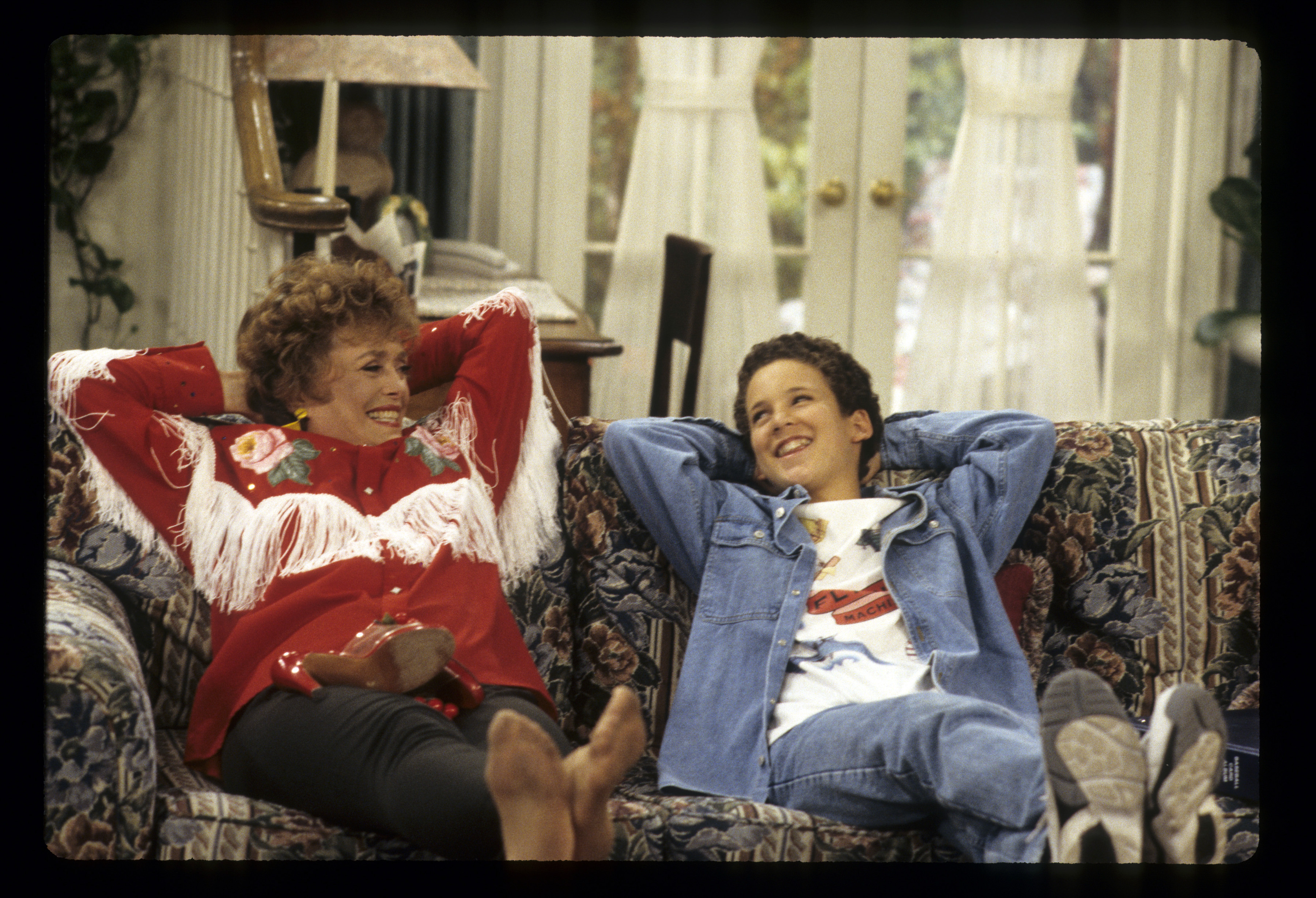 Rue McClanahan and Ben Savage on the set of "Boy Meets World," 1993 | Source: Getty Images