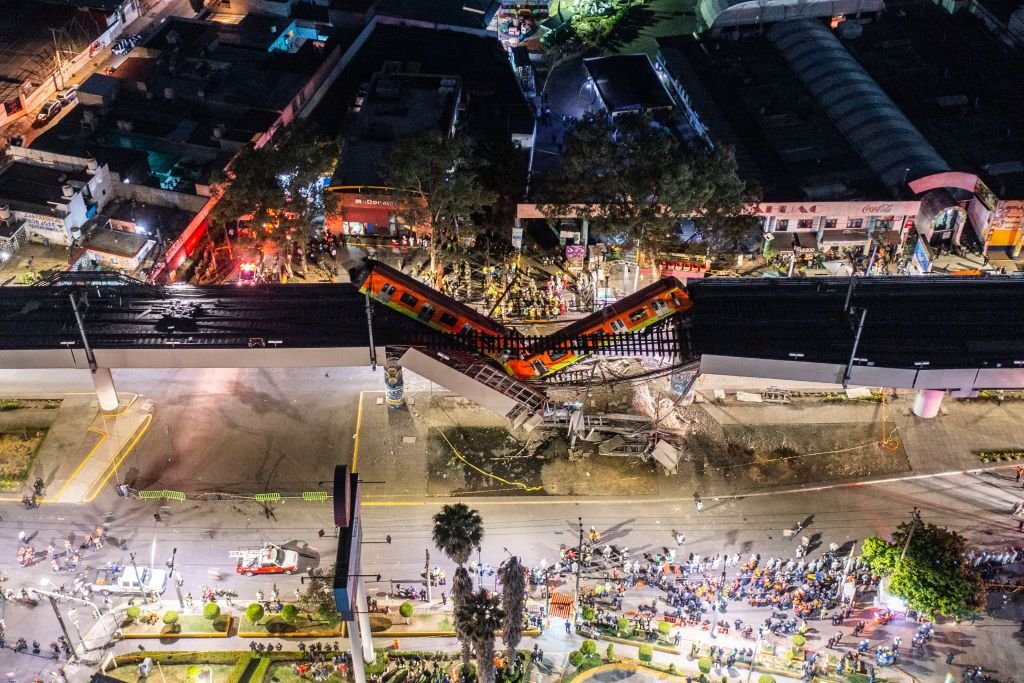 Vista aérea del accidente de trenes en Ciudad de México. 3 de mayo de 2021. │Foto: Getty Images