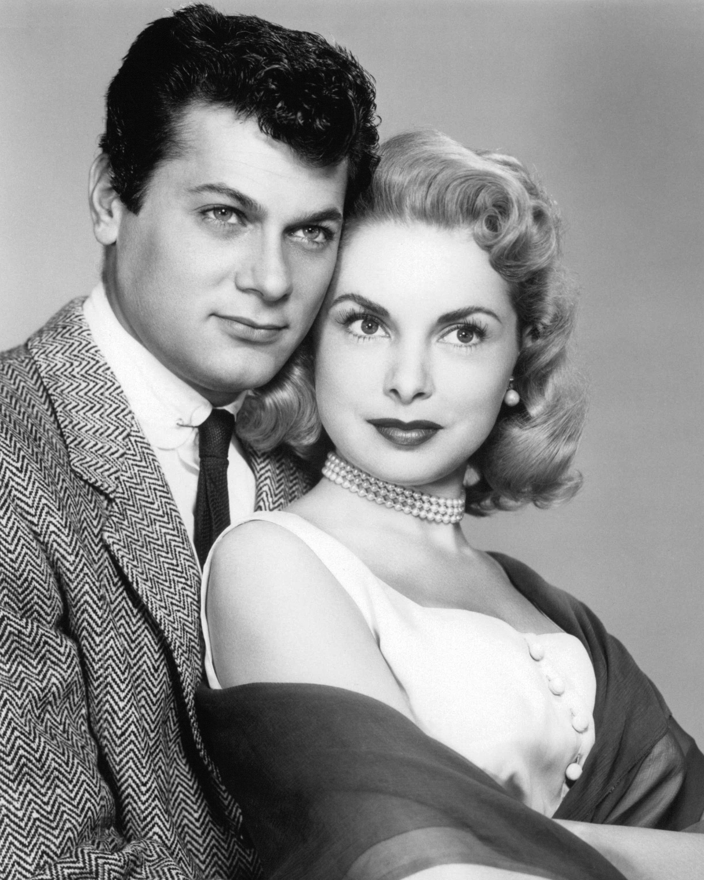 Tony Curtis and actress Janet Leigh, circa 1955. | Source: Public Domain, Wikimedia Commons