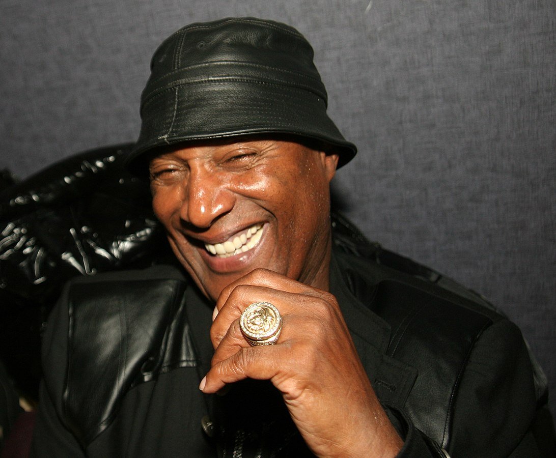 Paul Mooney at a promotional event for Charlie Murphy to promote his book The Making of a Stand Up Guy in December 2009. | Photo: Wikimedia Commons Images