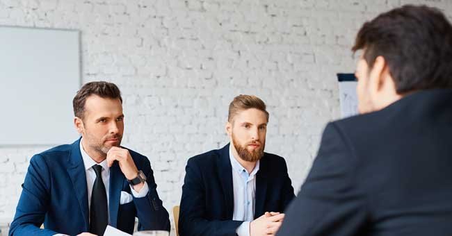 Photo of two men during a job interview | Photo: Shutterstock.com Photo of two men during a job interview | Photo: Shutterstock.com