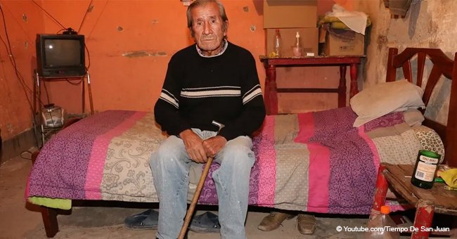  Un homme de 70 ans dormait dans sa voiture, jusqu'à ce qu'une famille l'adopte et change sa vie