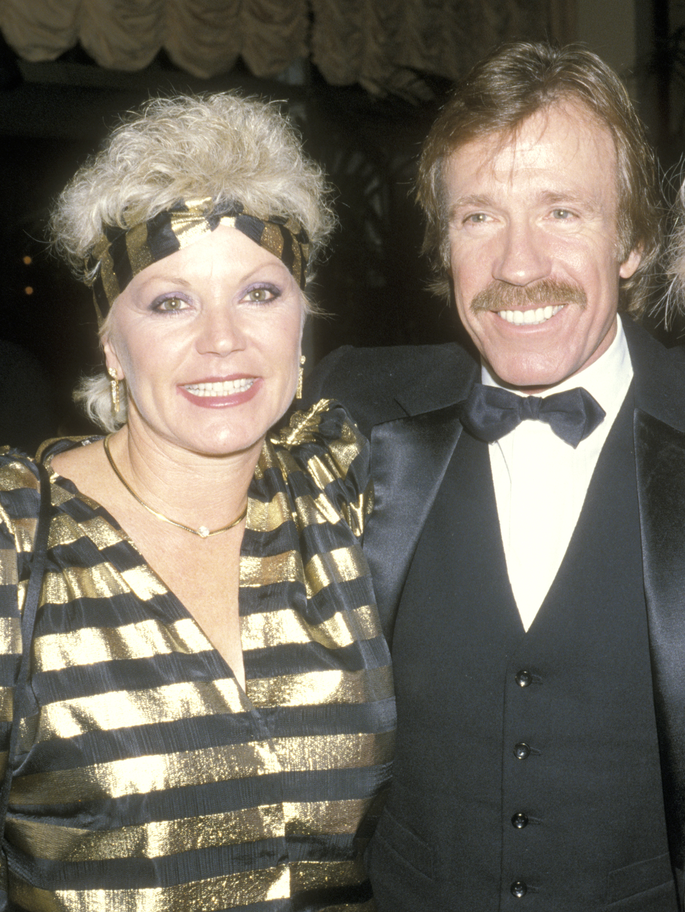 Chuck Norris and Dianne Holechek at the Sheba Humanitarian Award Dinner in Beverly Hills on December 4, 1986. | Source: Getty Images
