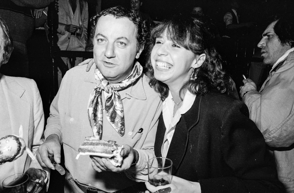 Coluche et Véronique Colucci le 23 février 1981 à Paris. l Source : Getty Images