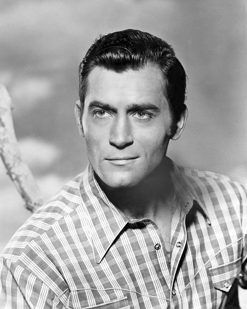 Studio portrait of US actor Clint Walker circa 1960. | Photo: Getty Images